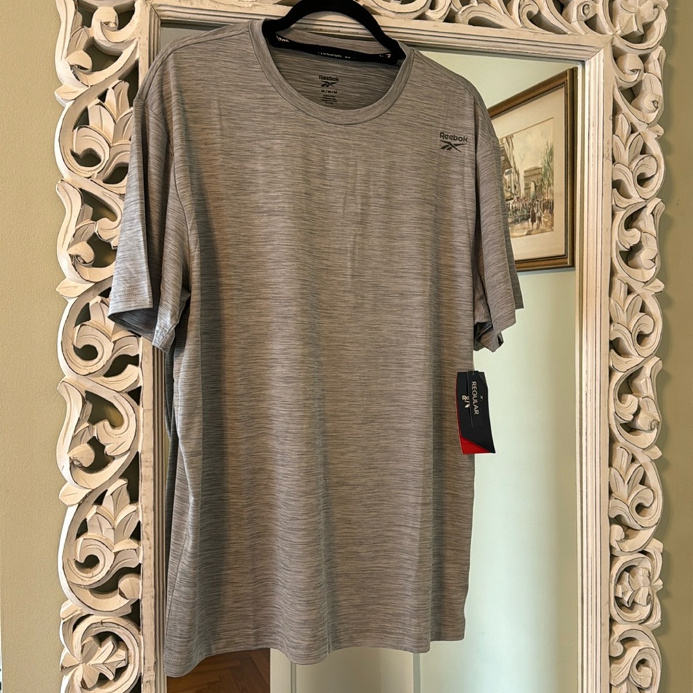 Reebok men’s short sleeve athletic tee NWT